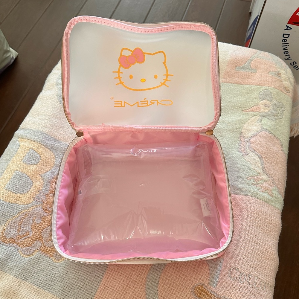Hello Kitty Cosmetic Bag - Picture 3 of 3